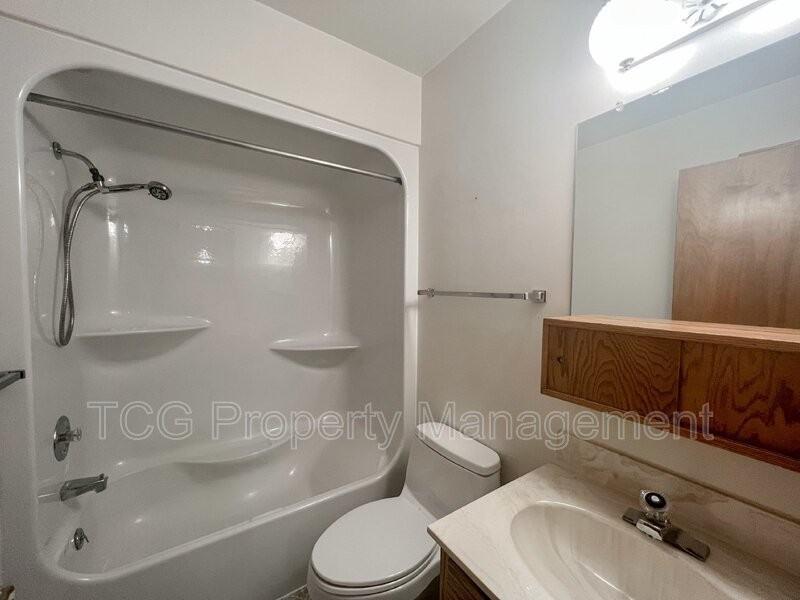 1404 State St - Photo 2 of 11