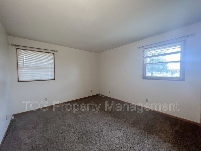 1404 State St - Photo 3 of 11