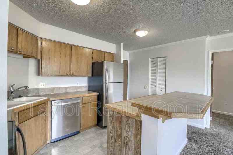 1301 Speer Blvd - Photo 4 of 23