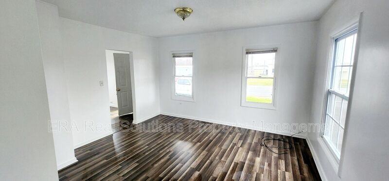 509 E Main St - Photo 3 of 8