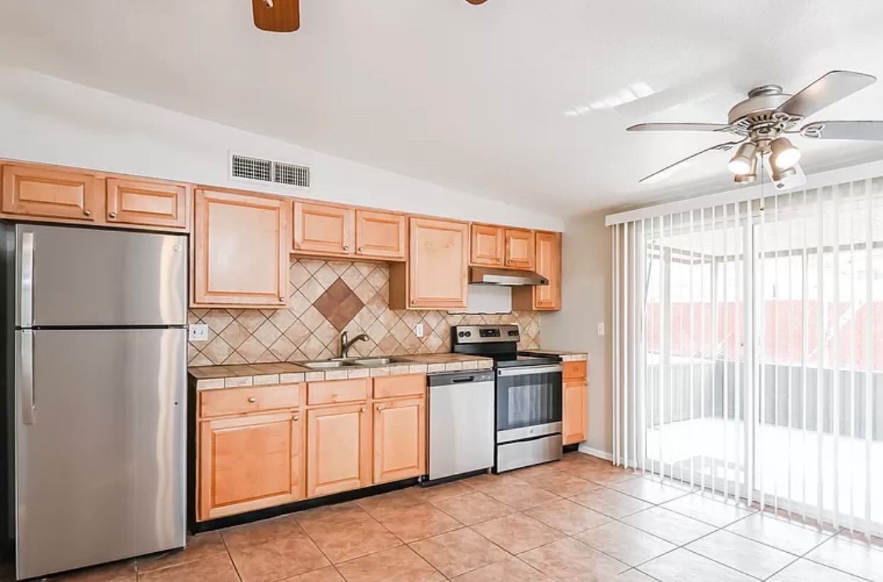 3434 S Manitoba Ave - Photo 3 of 9