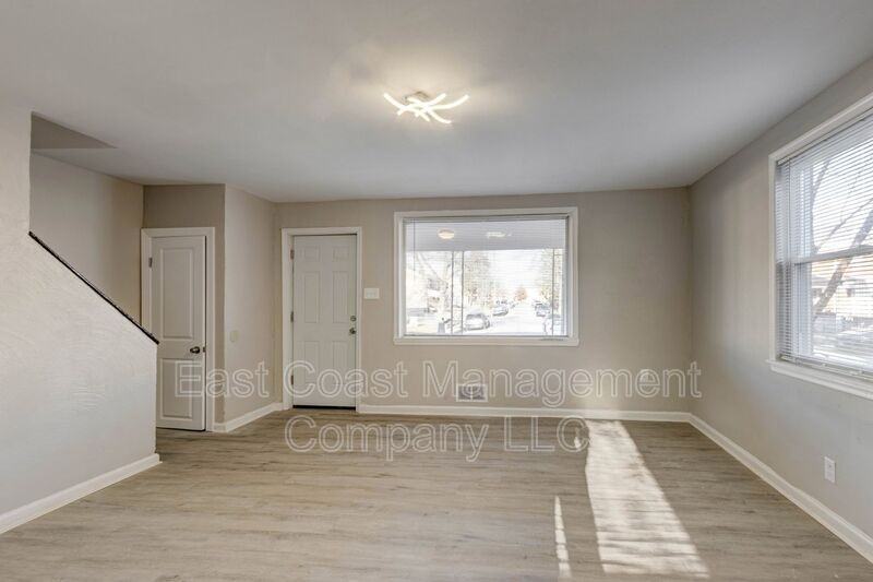 5410 Fairlawn Ave - Photo 3 of 28