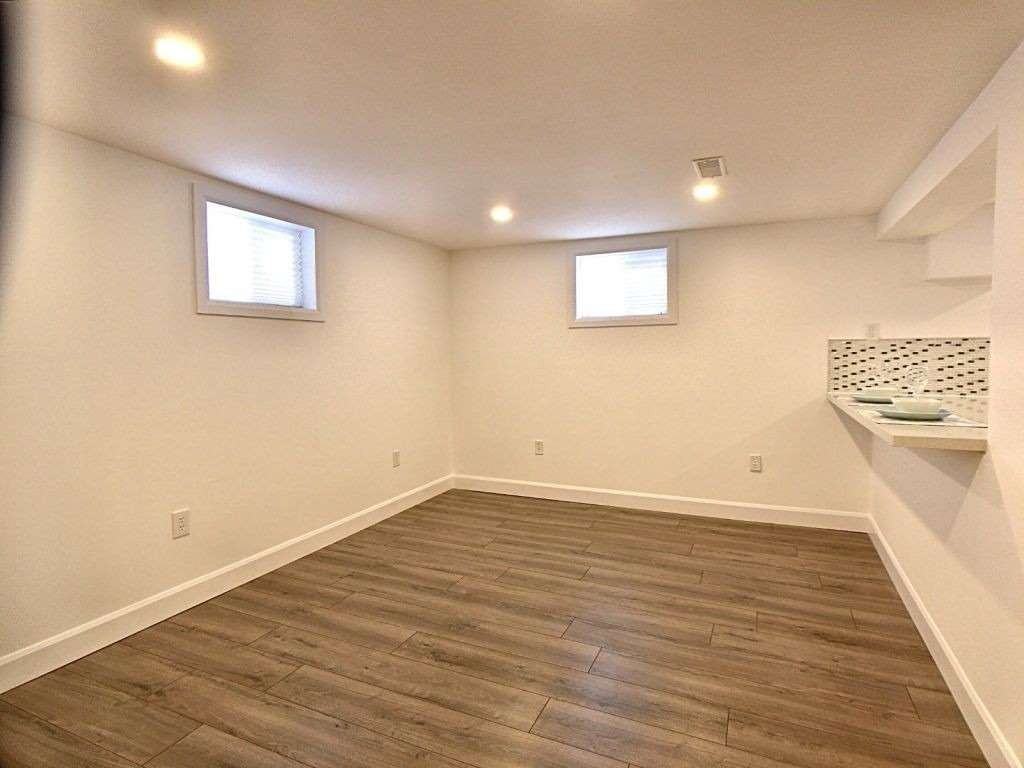47 Newbury Drive - Photo 3 of 6