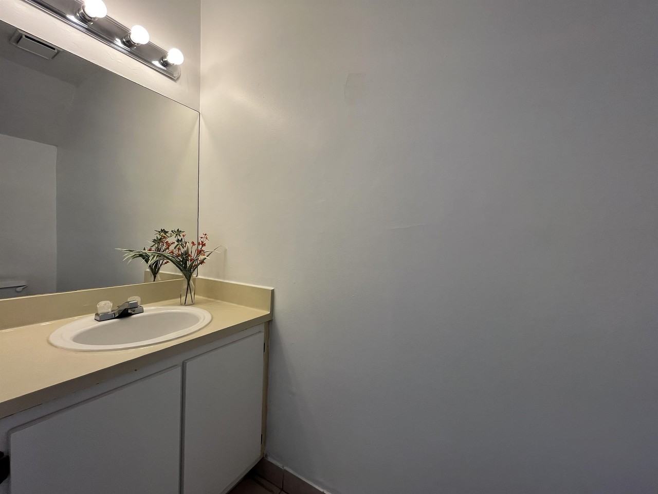 407 Palm Cir E #208 - Photo 4 of 32