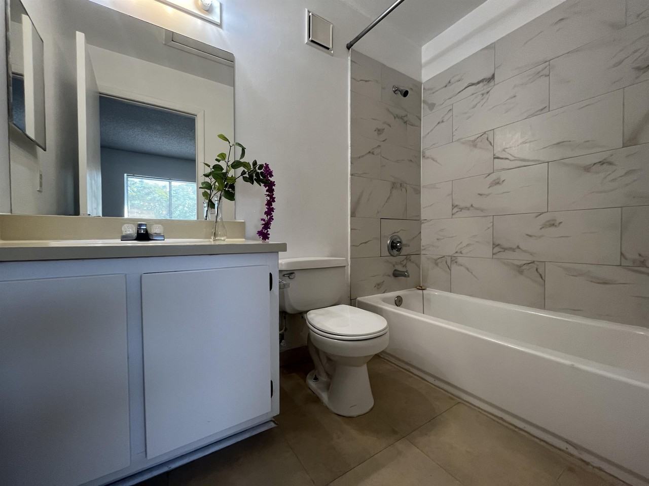 407 Palm Cir E #208 - Photo 7 of 32