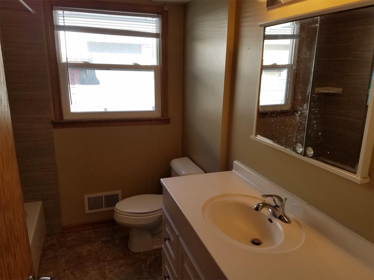 2800 Irving Ave N #0 - Photo 6 of 8