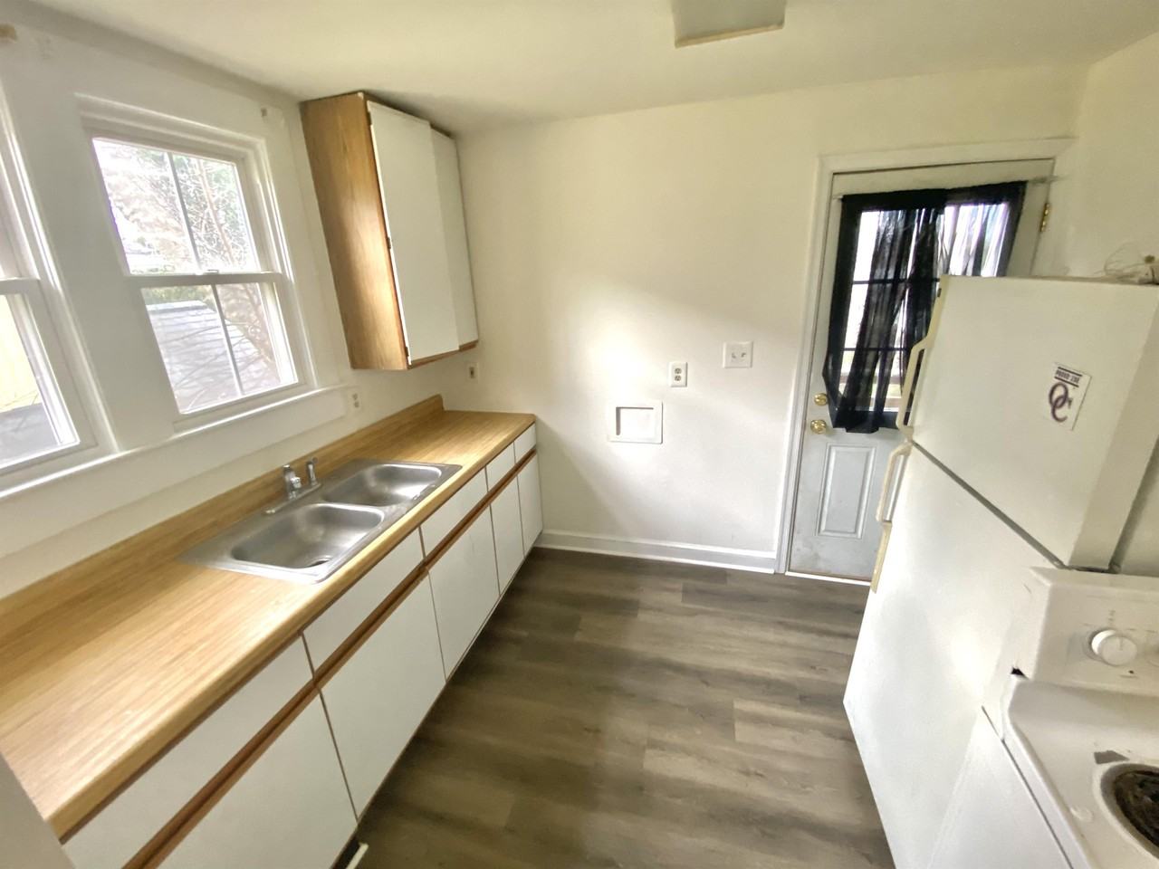 625 Wolfe St #2 - Photo 4 of 10