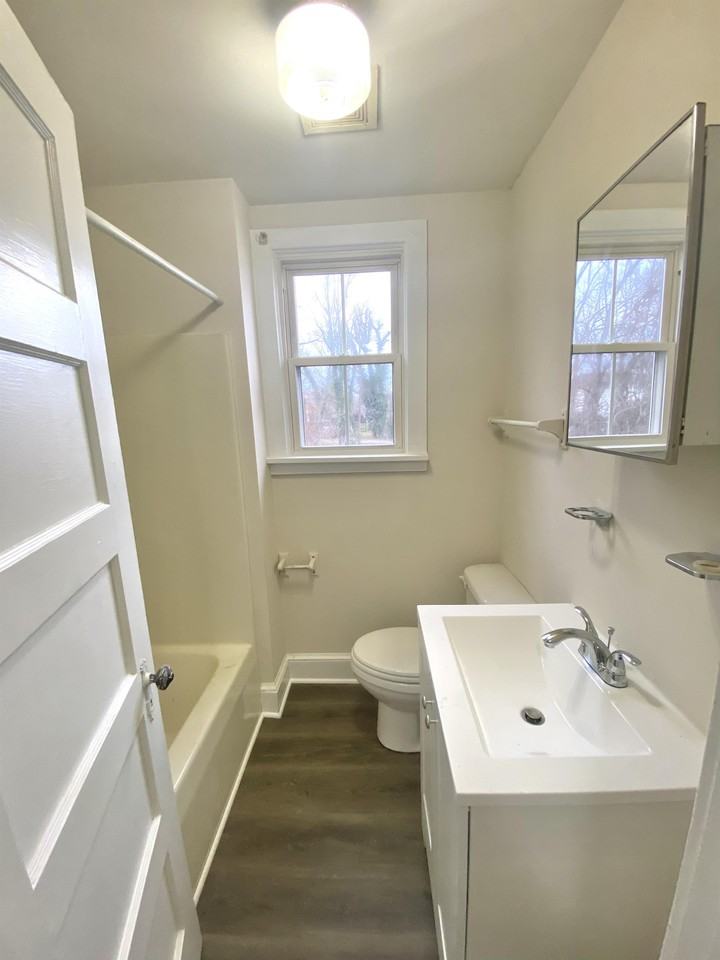 625 Wolfe St #2 - Photo 5 of 10