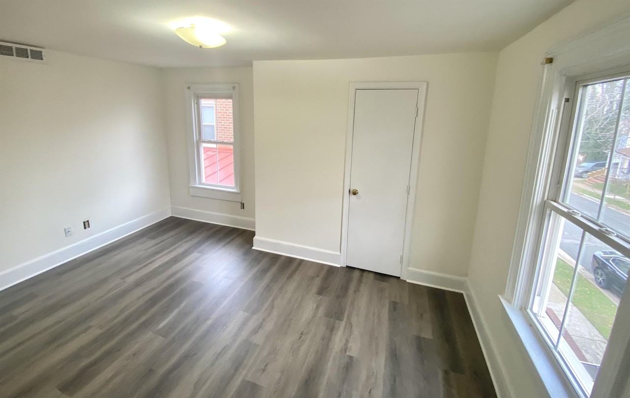625 Wolfe St #2 - Photo 6 of 10
