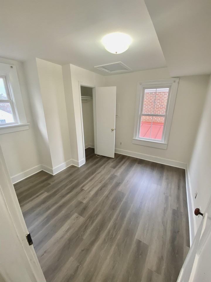 625 Wolfe St #2 - Photo 7 of 10