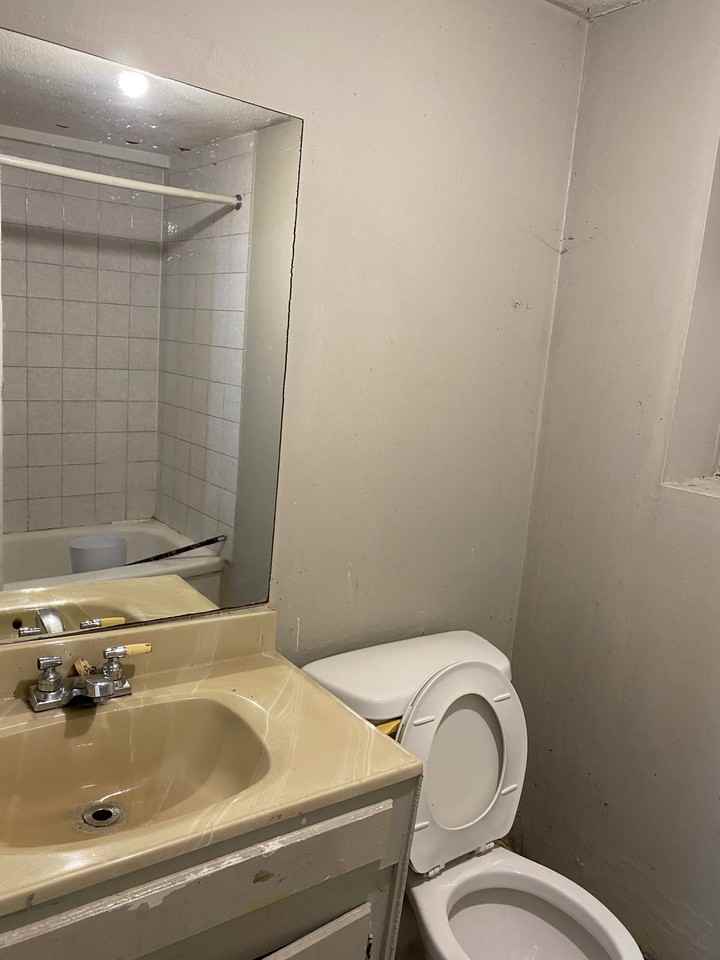 480 Ellesmere Ave Bsmt #BS - Photo 3 of 4