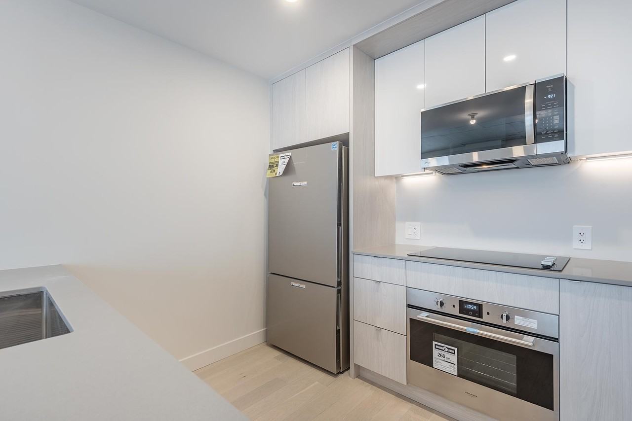 3000 Blvd Thimens Apartments 3000 Boul Thimens, SaintLaurent, QC H4R