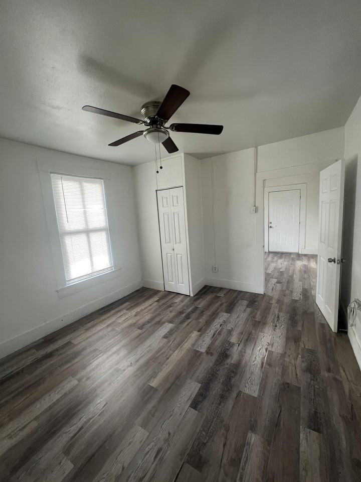 3913 Winnie St #UP - Photo 2 of 15