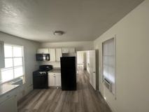 3913 Winnie St #UP - Photo 1 of 1