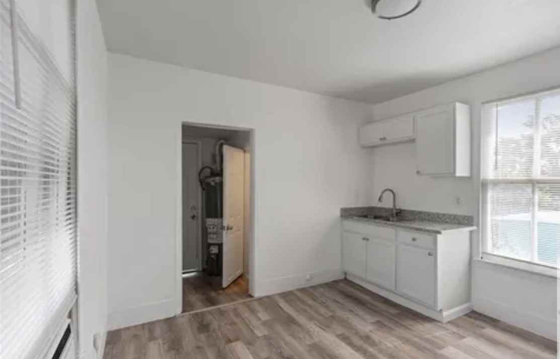 3913 Winnie St #UP - Photo 7 of 15