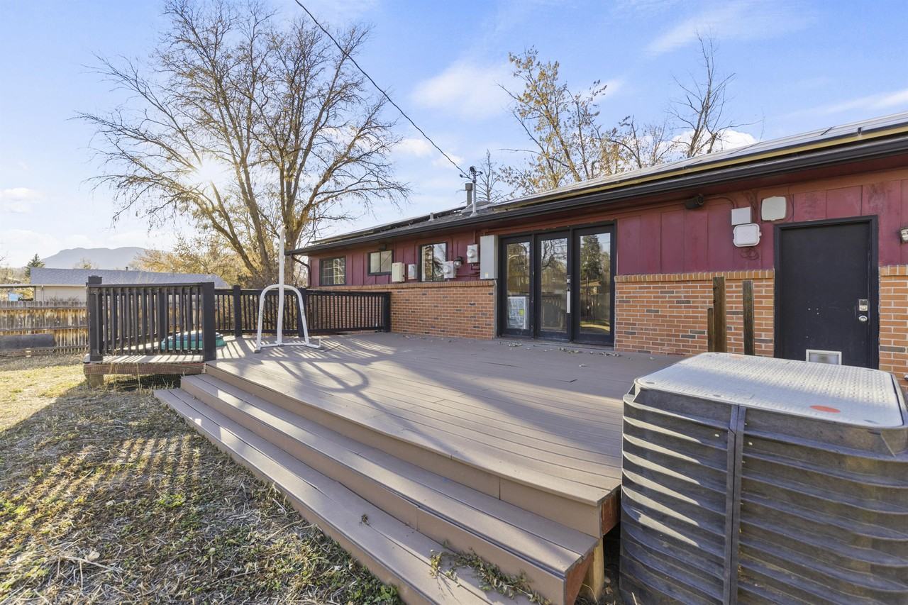 1147 Royale Dr Uppr 1 #1 - Photo 3 of 4