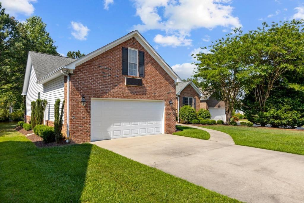 202 Fairview Ln - Photo 2 of 39