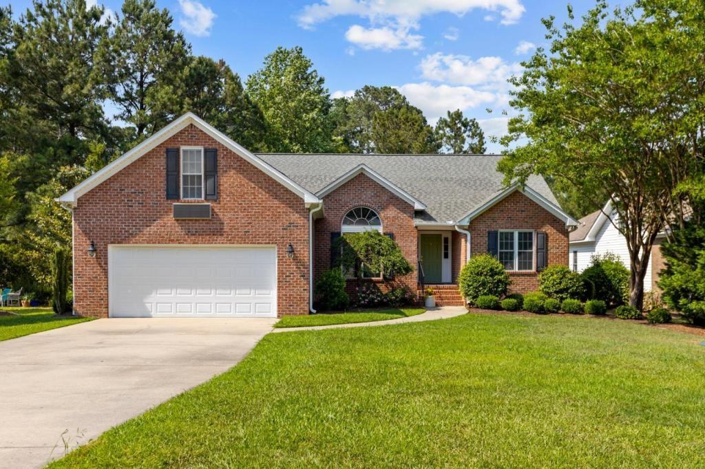 202 Fairview Ln - Photo 3 of 39