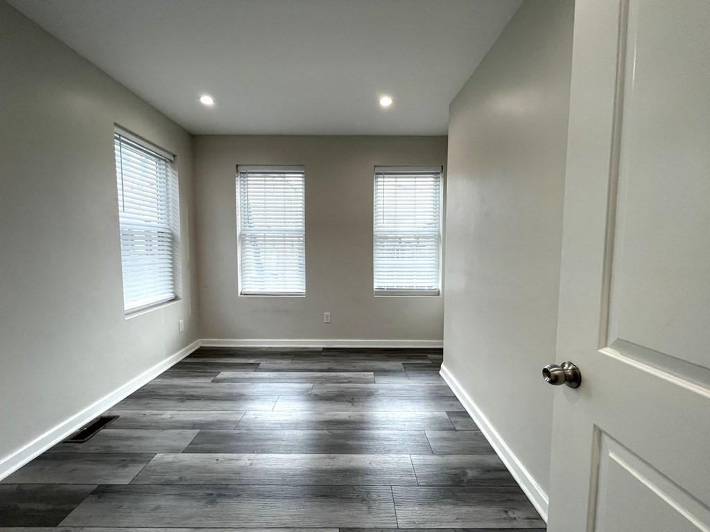 75 Williams St #2R - Photo 3 of 5