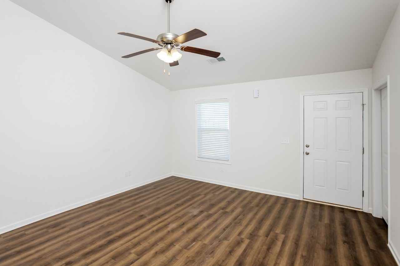 470 Conifer St - Photo 2 of 15