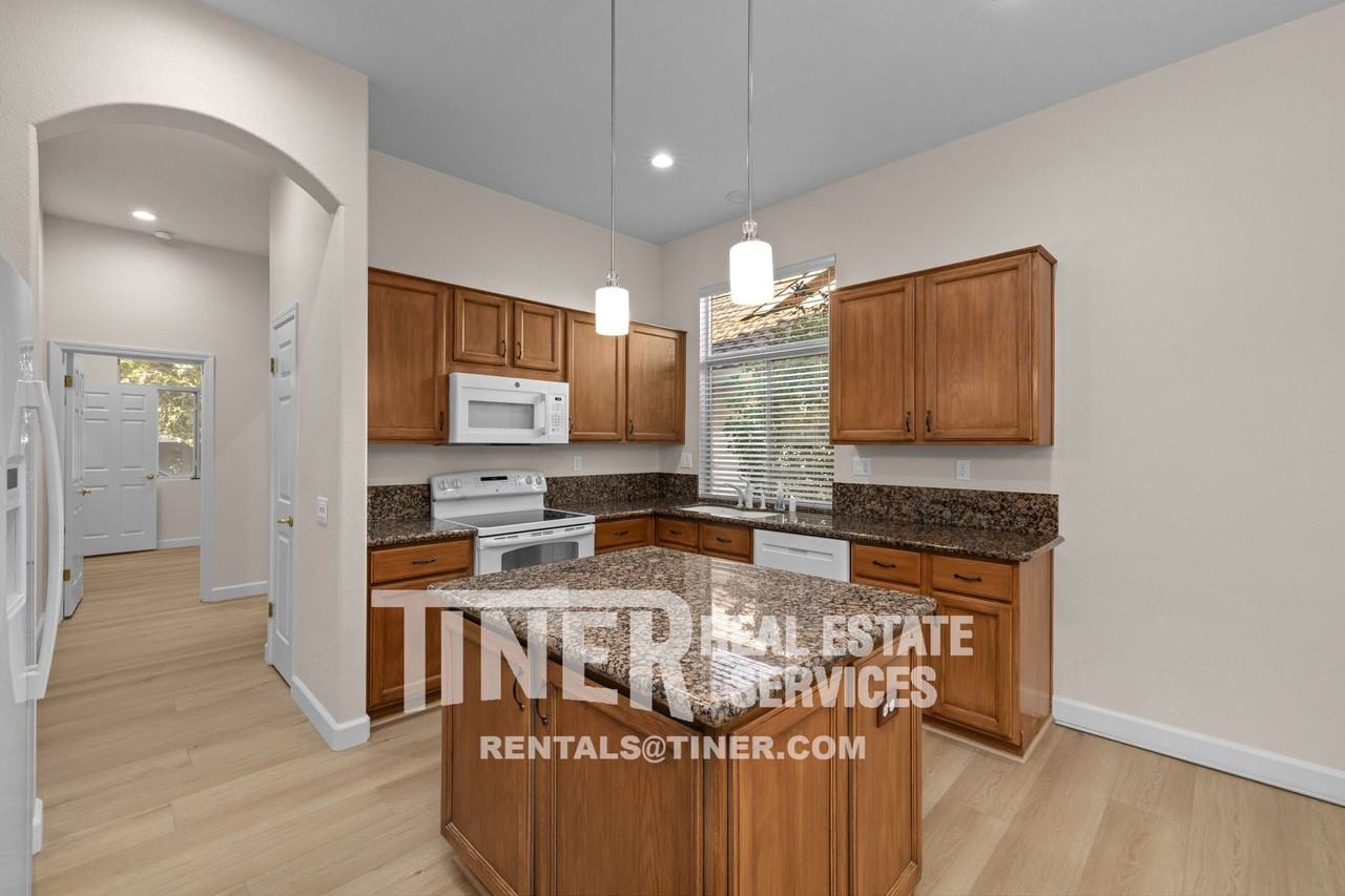 7284 Timberrose Way - Photo 3 of 37