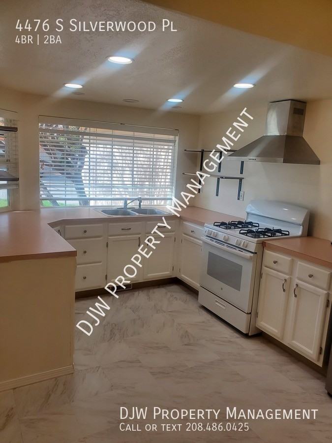 4476 S Silverwood Pl - Photo 3 of 11