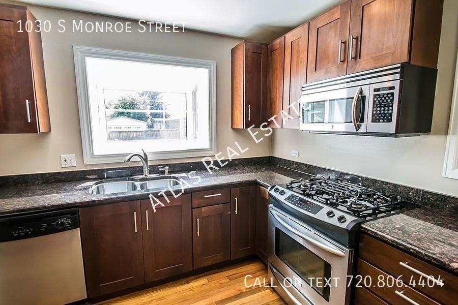 1030 S Monroe St - Photo 2 of 22