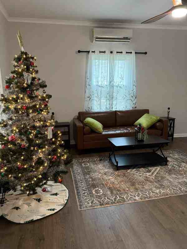 300 Mimosa St - Photo 2 of 13