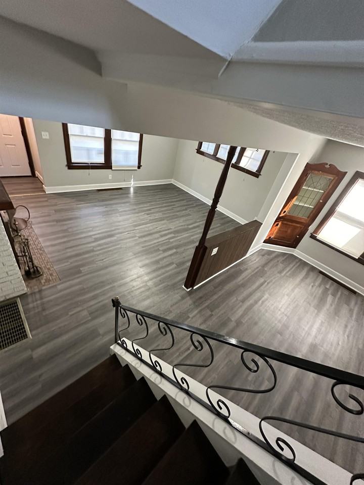 1082 Hillstone Rd #1 - Photo 5 of 28