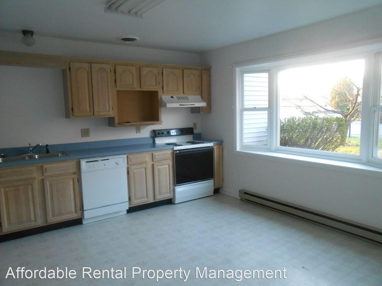 617 Victoria Dr - Photo 2 of 9