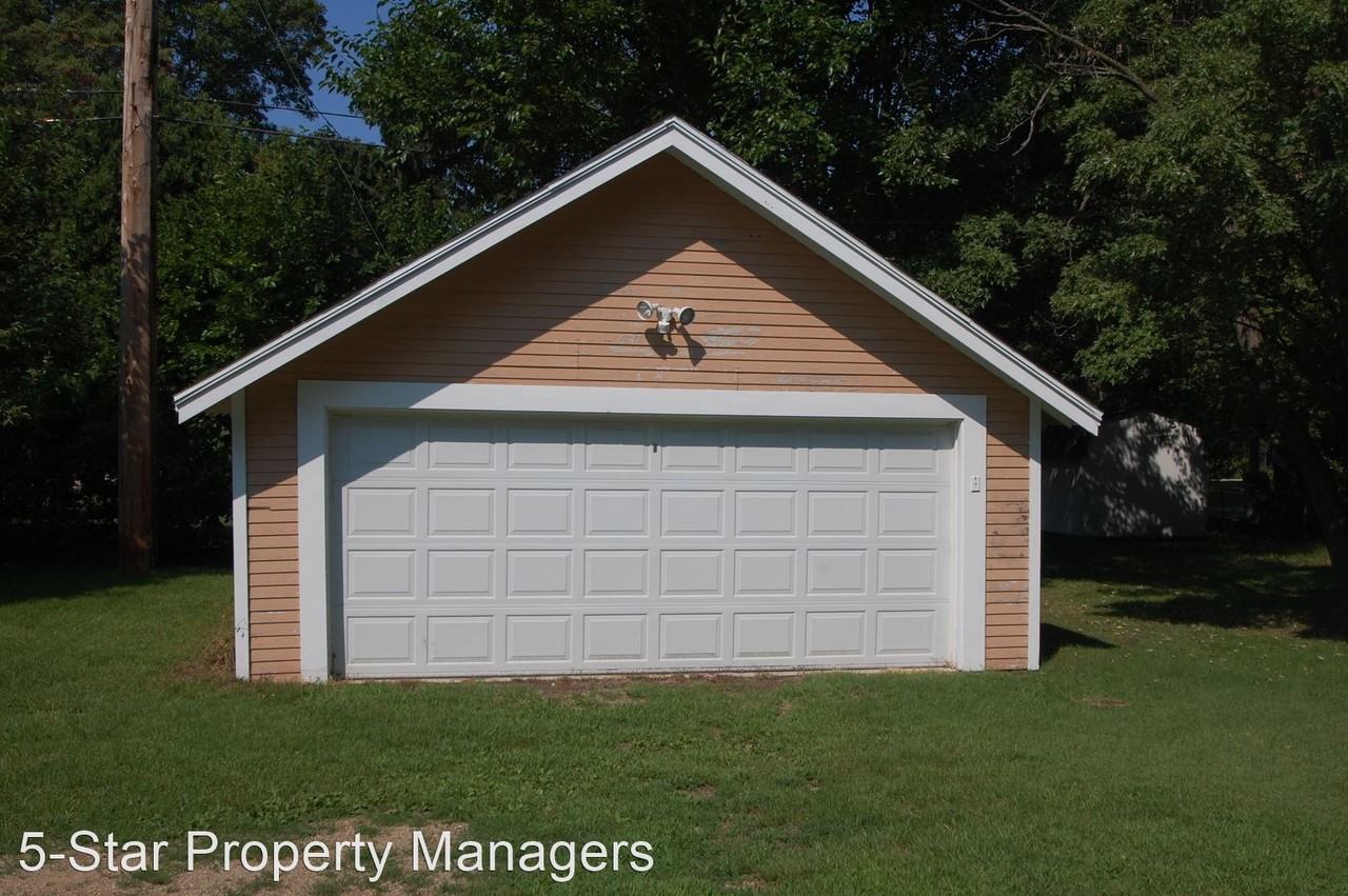 1233 Cone St - Photo 3 of 19