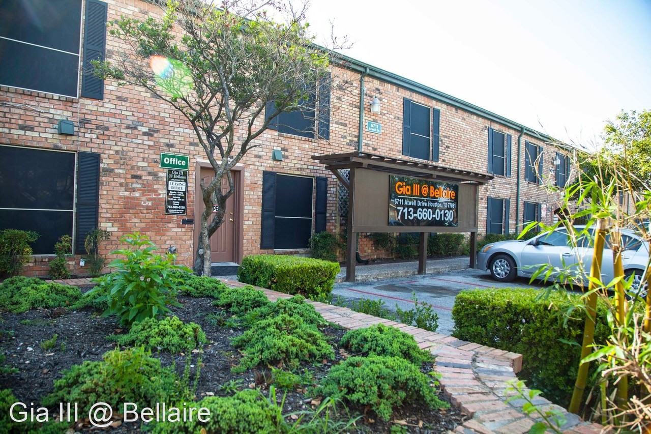 Gia 3 at Bellaire - Spacious Apartments- 1 Bedroom & 2 Bedrooms available - Photo 3 of 8
