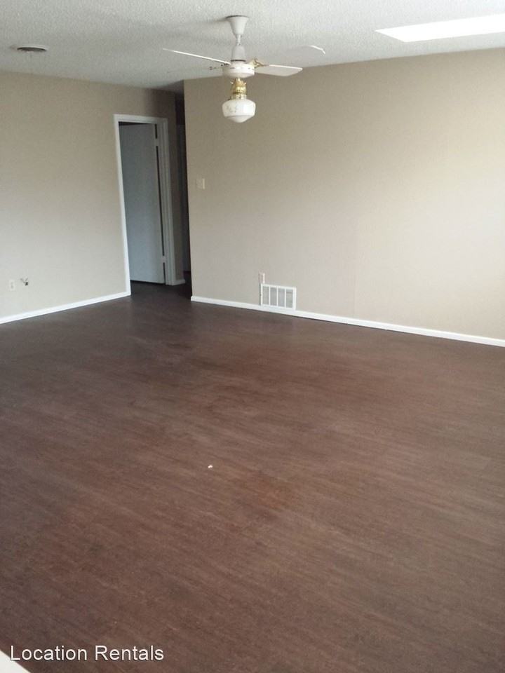 5423 49th St - Photo 3 of 8