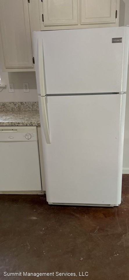 1665 Alderson Loop - Photo 3 of 14