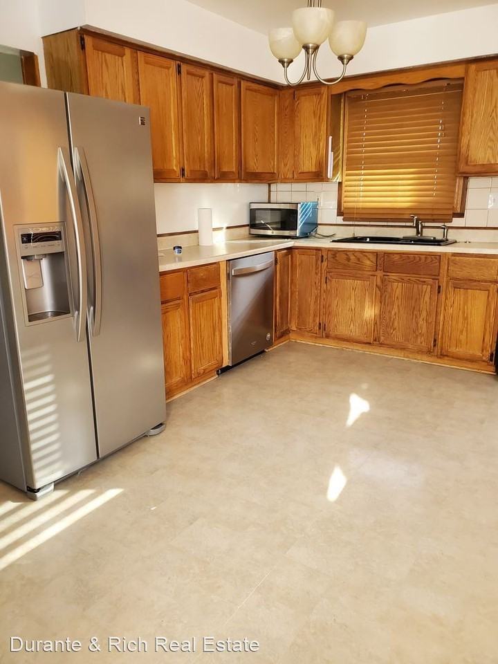 2604 Loraine Ave - Photo 2 of 16