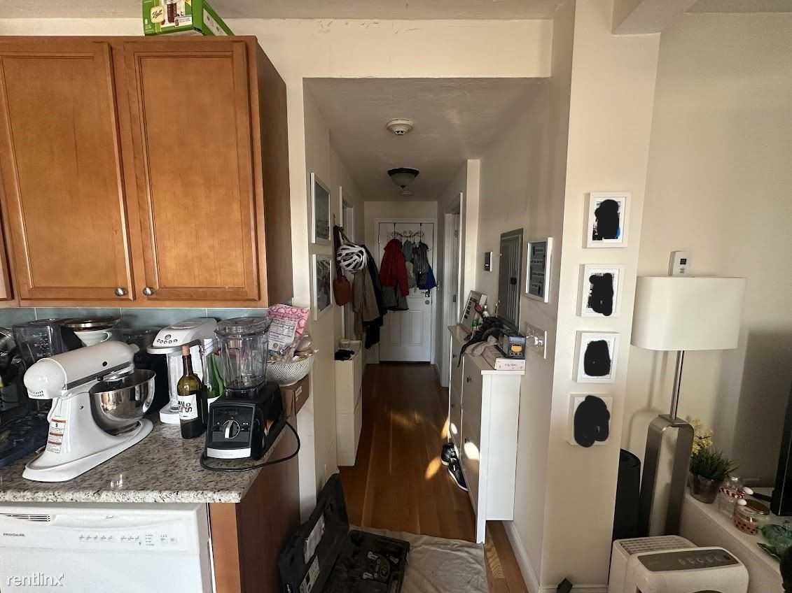 1054 Cambridge St - Photo 3 of 10