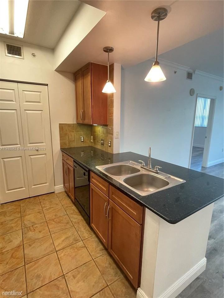 2000 N Bayshore Dr - Photo 3 of 27