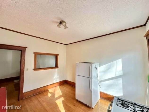 130 Deane St - Photo 3 of 11