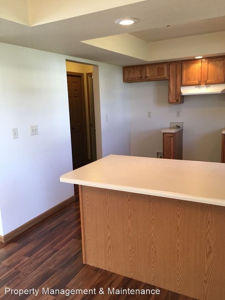 1906 N Oak Dr - Photo 3 of 10