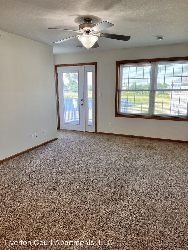 3821 Tiverton Ct - Photo 2 of 8