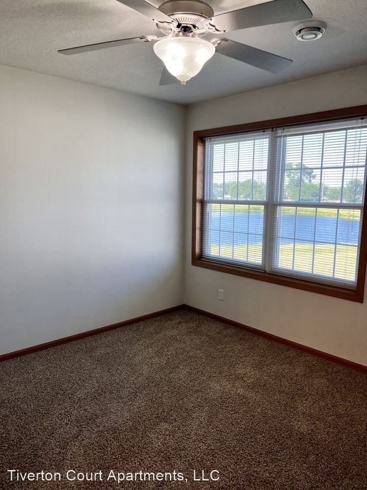 3821 Tiverton Ct - Photo 3 of 8