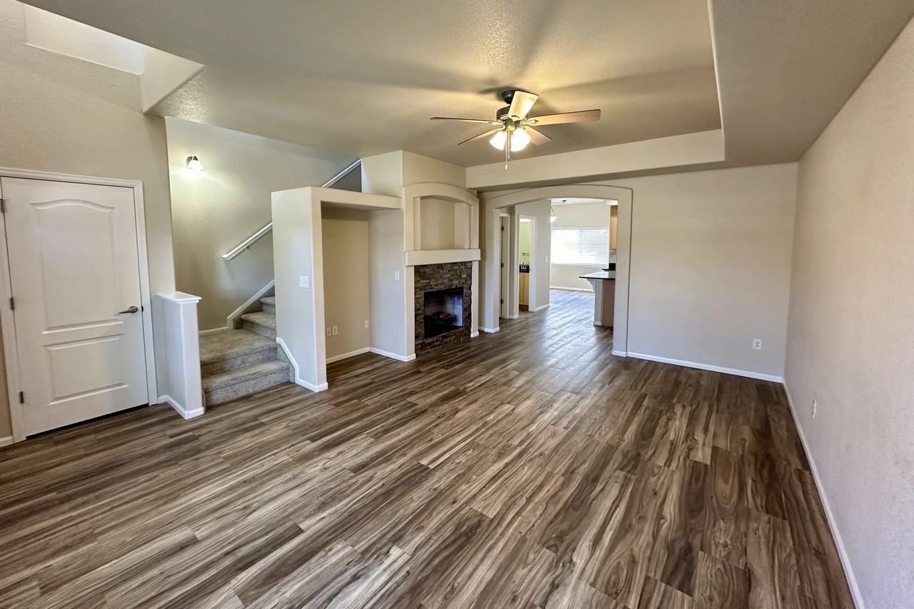 5026 Brookfield Dr - Photo 3 of 9