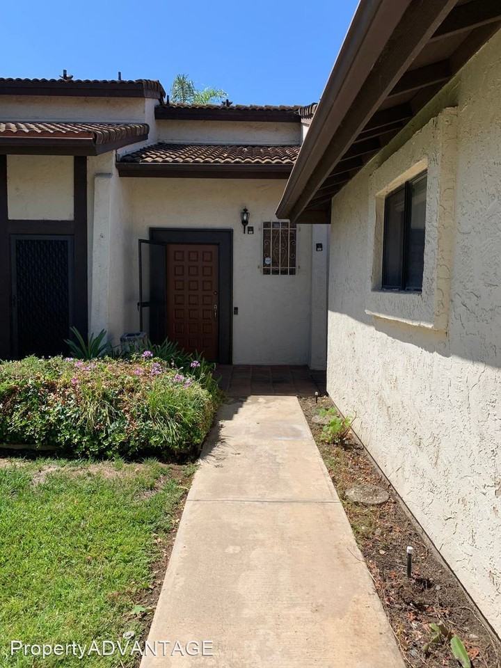 5464 Villas Dr - Photo 3 of 49