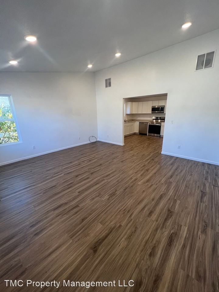 2570 Oakbrook - Photo 2 of 12