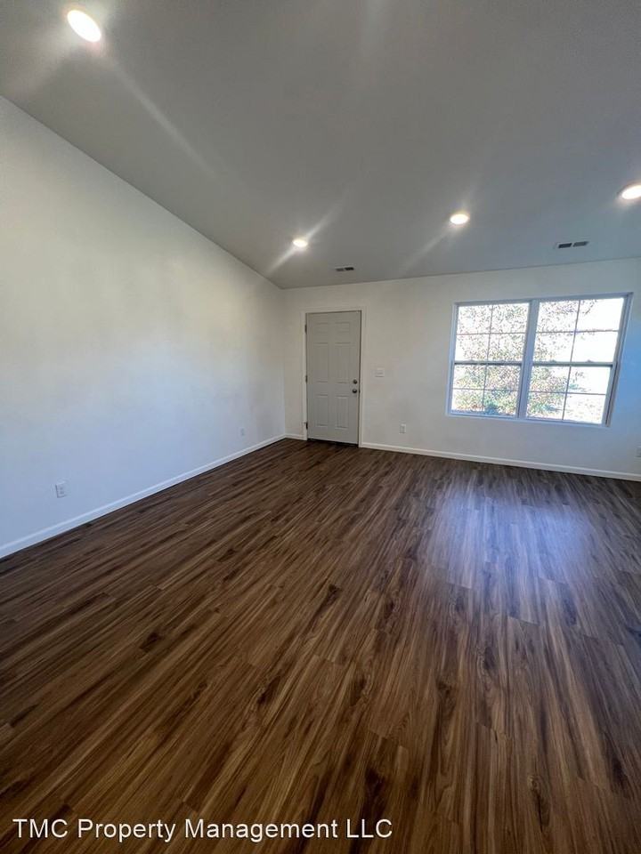 2570 Oakbrook - Photo 3 of 12