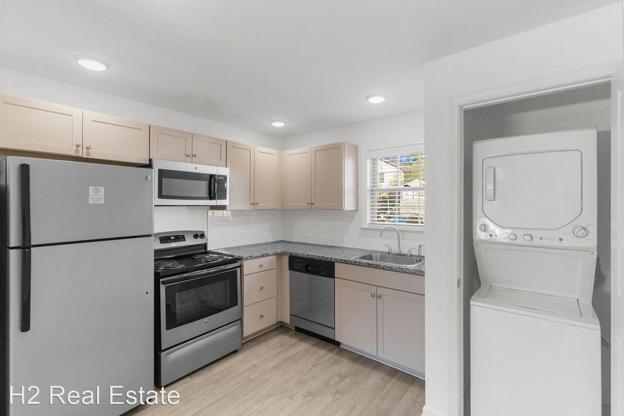 Flats on 15th - Photo 2 of 16