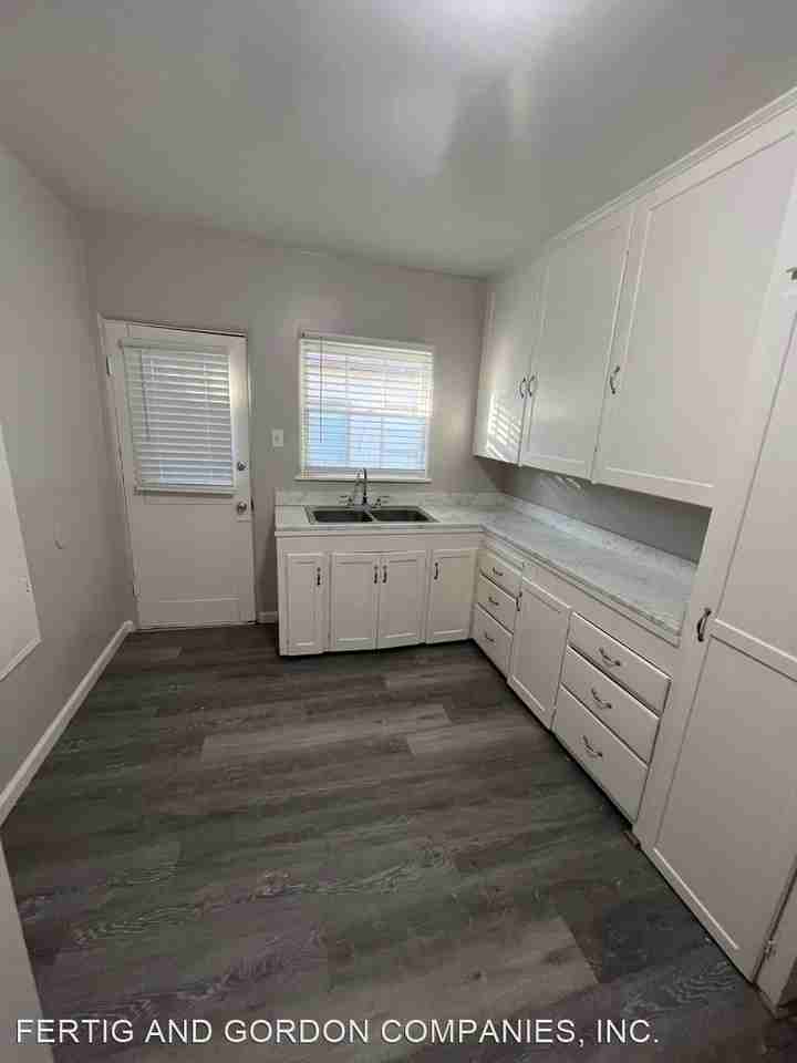 4228-4250 Tenth St. - Photo 2 of 10