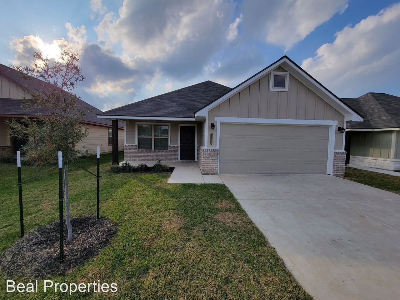 2811 Buccaneer Trl - Photo 2 of 21