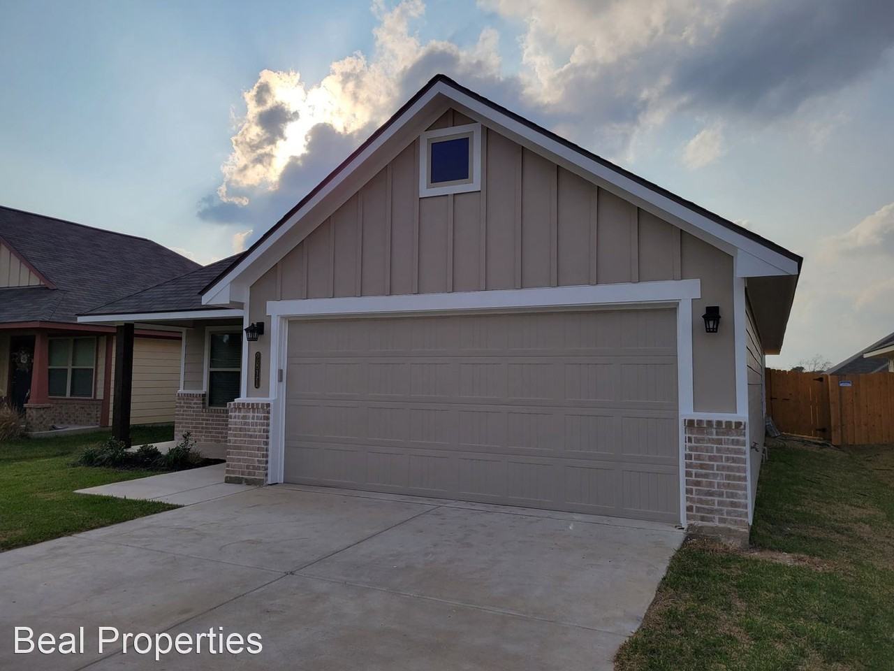 2811 Buccaneer Trl - Photo 3 of 21