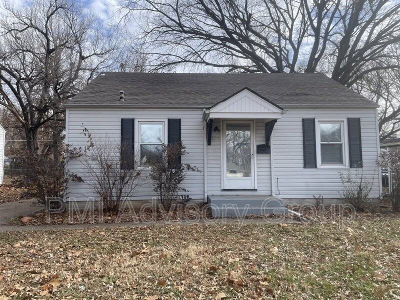 2016 Sw Medford Ave, Topeka, KS 66604 2 Bedroom House for 950/month